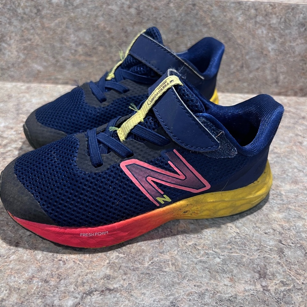 New Balance Kids Arishi Fresh Foam V4 Size 9.5W